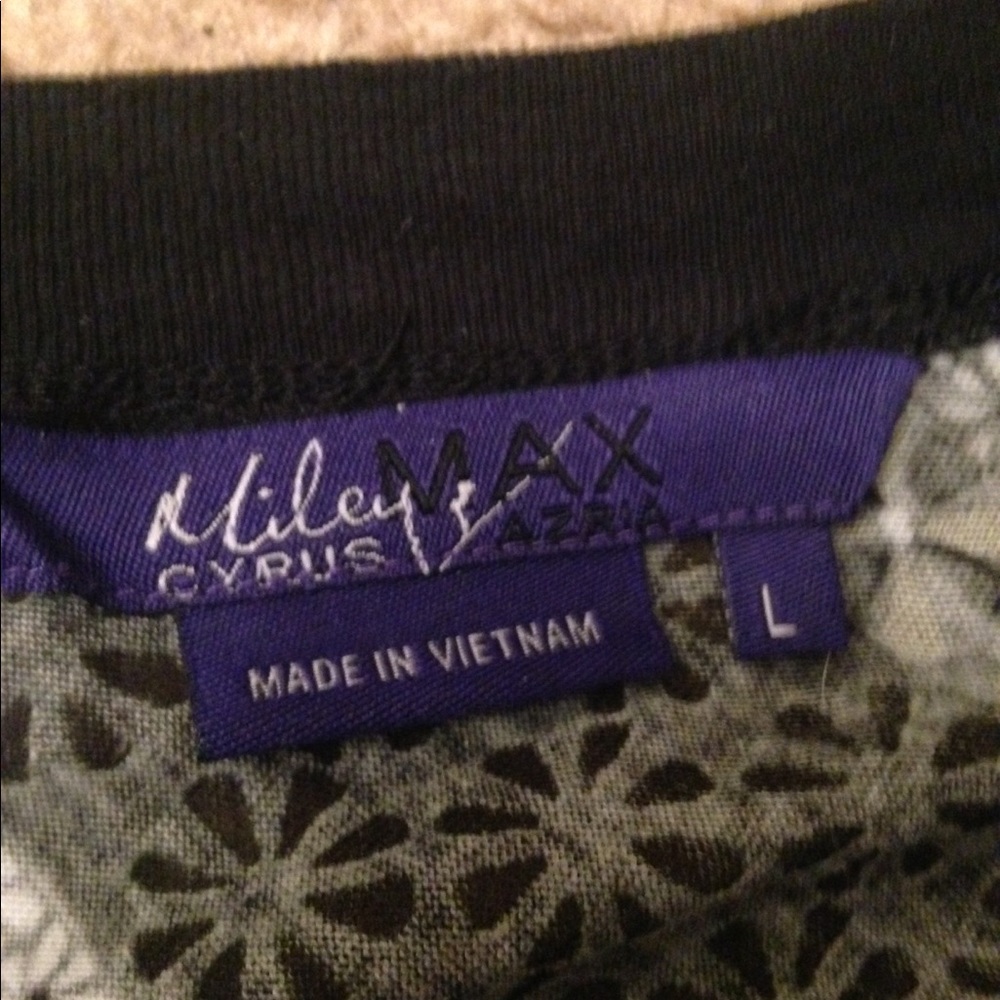 🐱Miley Cyrus/Max Azria v neck top - Picture 3 of 3